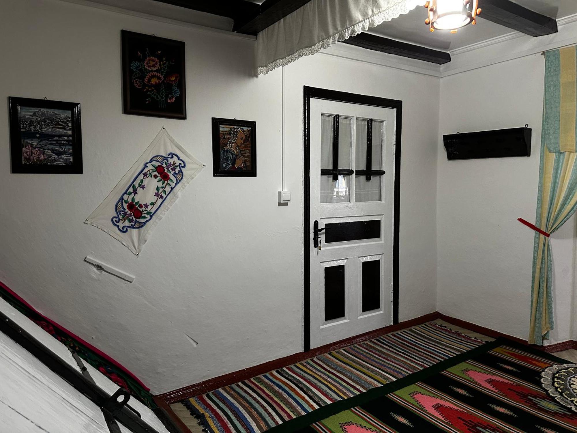 Bed and Breakfast La Madalina à Selemet Extérieur photo