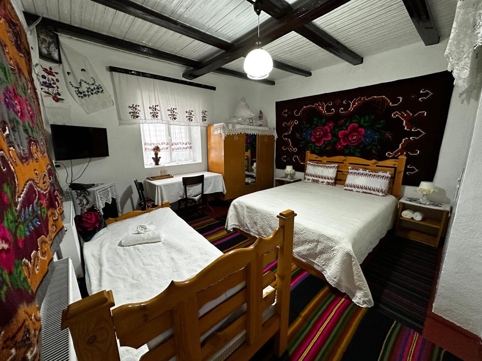 Bed and Breakfast La Madalina à Selemet Extérieur photo